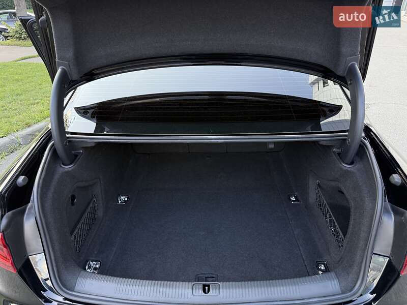 Седан Audi A4 2019 в Киеве