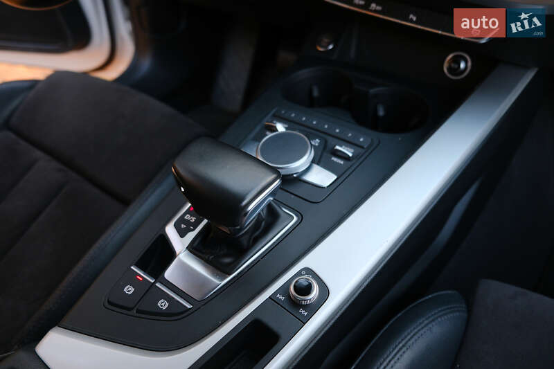 Седан Audi A4 2017 в Киеве