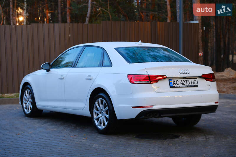 Седан Audi A4 2017 в Киеве