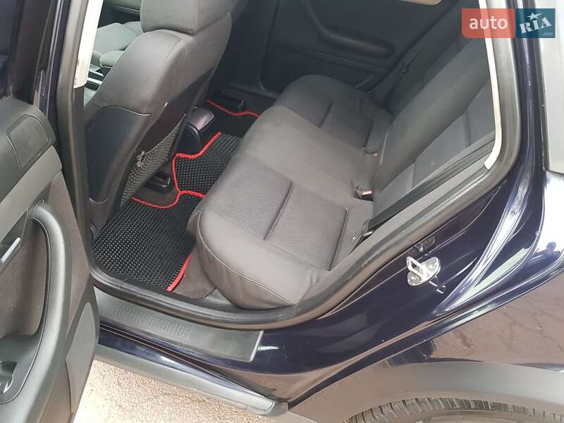 Седан Audi A4 2001 в Мене фото 28 Седан Audi A4 2001 в Мене