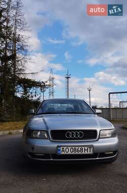 Седан Audi A4 1996 в Верховине