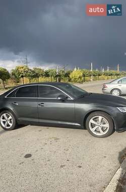 Седан Audi A4 2018 в 