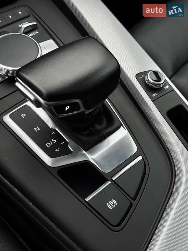 Седан Audi A4 2016 в Львове