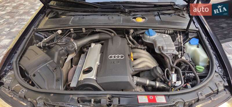 Седан Audi A4 2003 в Сколе