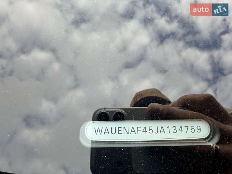 Седан Audi A4 2018 в Києві