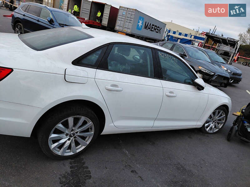 Седан Audi A4 2017 в Киеве