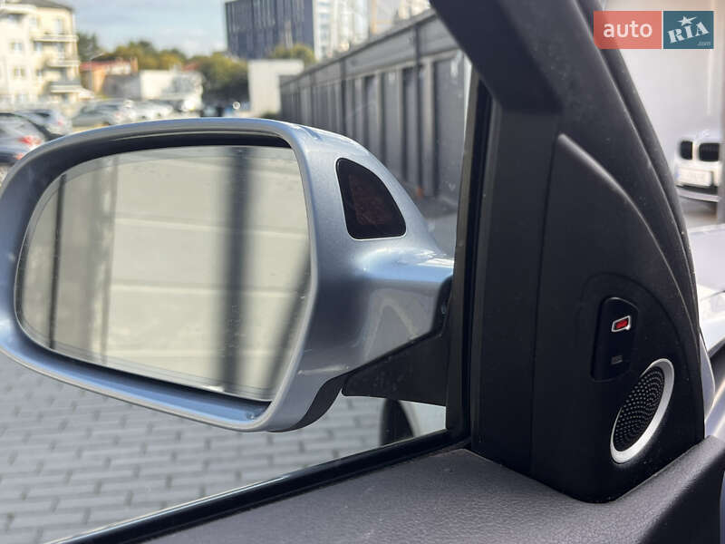 Седан Audi A4 2015 в Львові