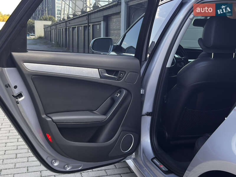 Седан Audi A4 2015 в Львові