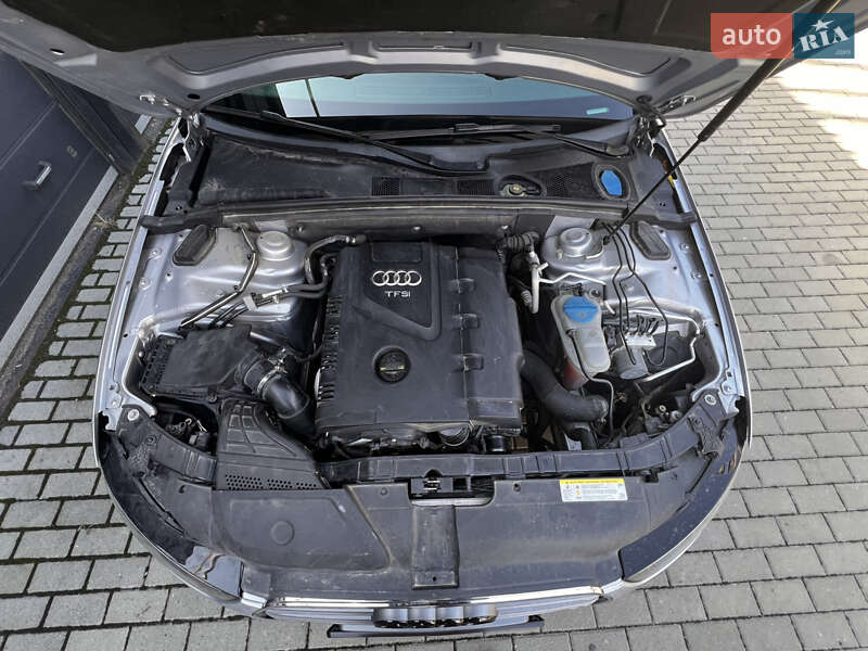 Седан Audi A4 2015 в Львові