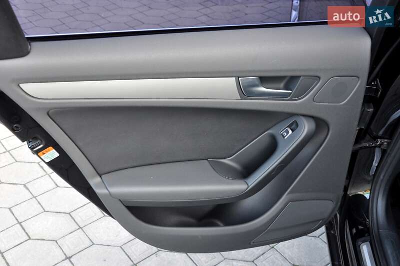 Седан Audi A4 2014 в Львові