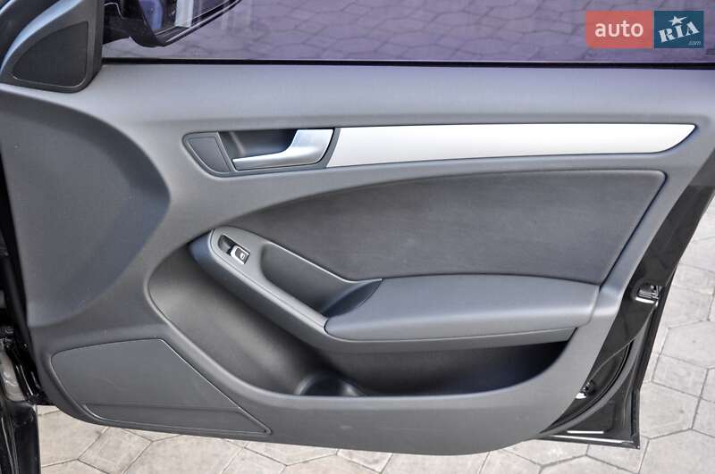 Седан Audi A4 2014 в Львові