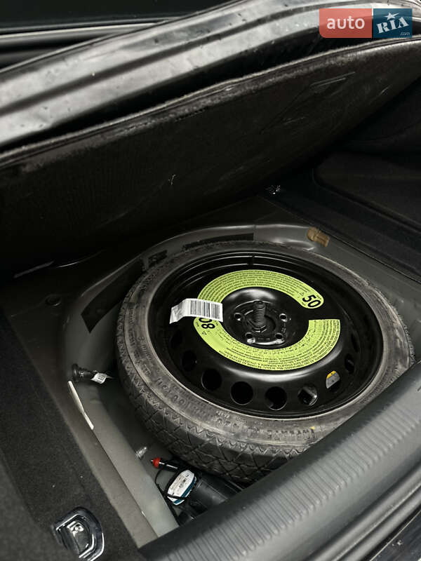 Седан Audi A4 2014 в Рівному