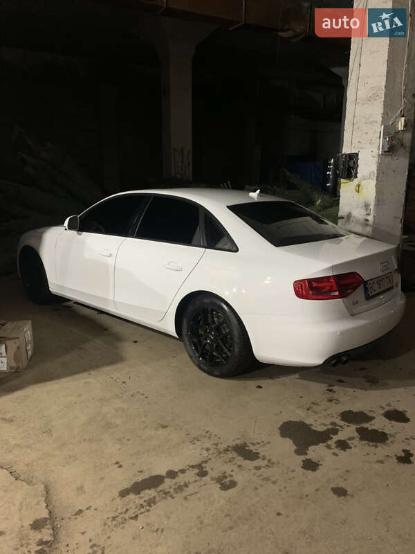 Седан Audi A4 2011 в Львові