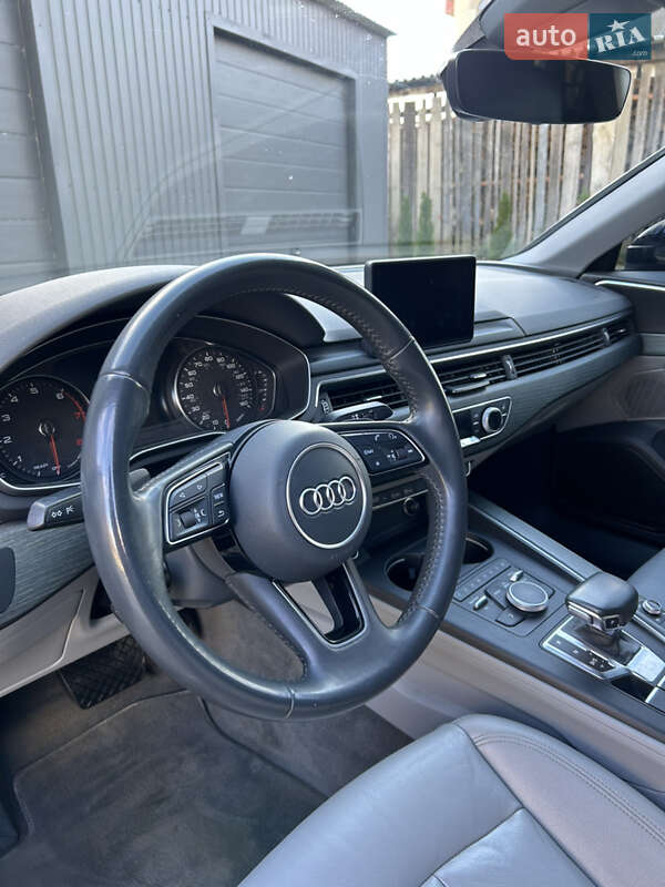 Седан Audi A4 2018 в Самборе