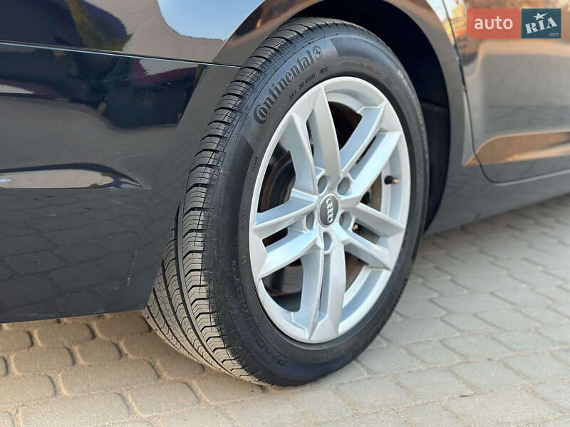 Седан Audi A4 2017 в Львові