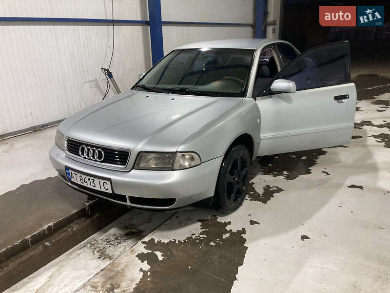 Седан Audi A4 1996 в Коломые