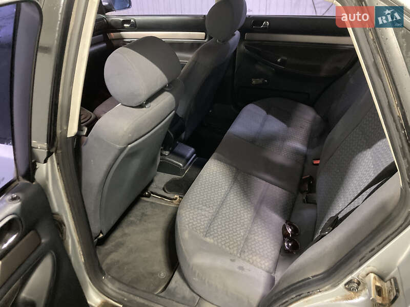 Седан Audi A4 1996 в Коломые