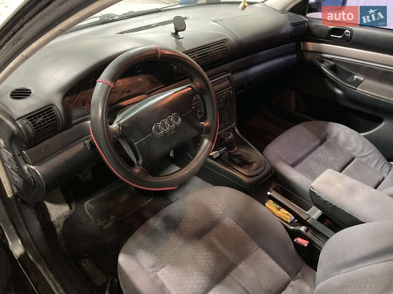 Седан Audi A4 1996 в Коломые
