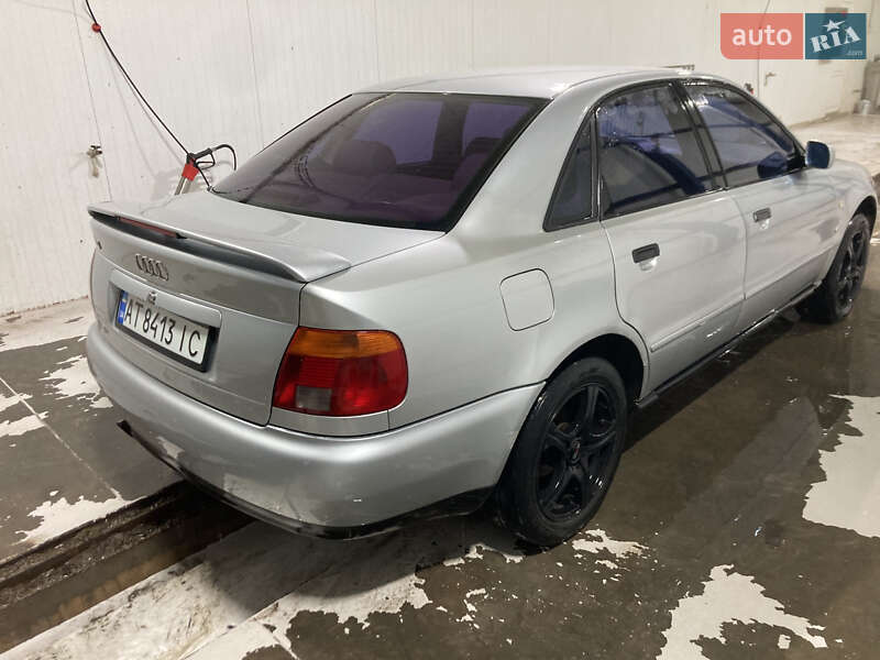 Седан Audi A4 1996 в Коломые