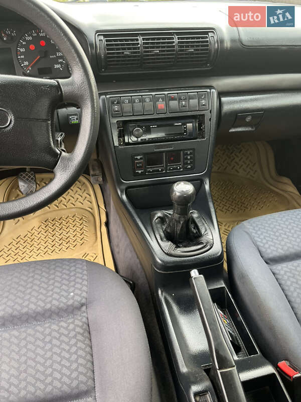 Седан Audi A4 1995 в Бердичеве