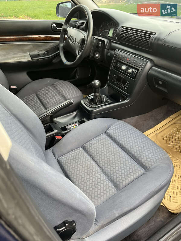 Седан Audi A4 1995 в Бердичеве