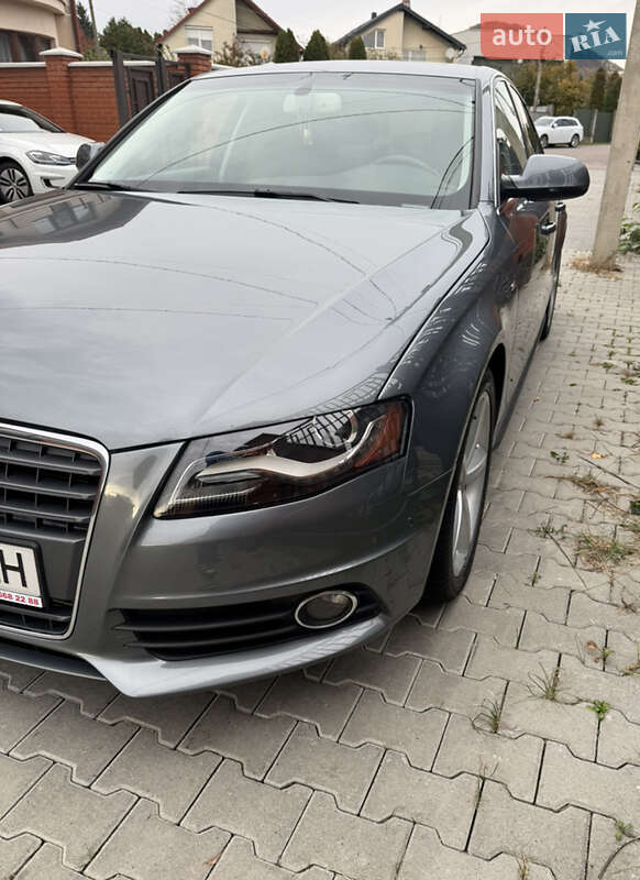 Седан Audi A4 2011 в Мукачевому