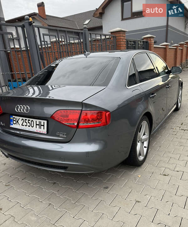 Седан Audi A4 2011 в Мукачевому