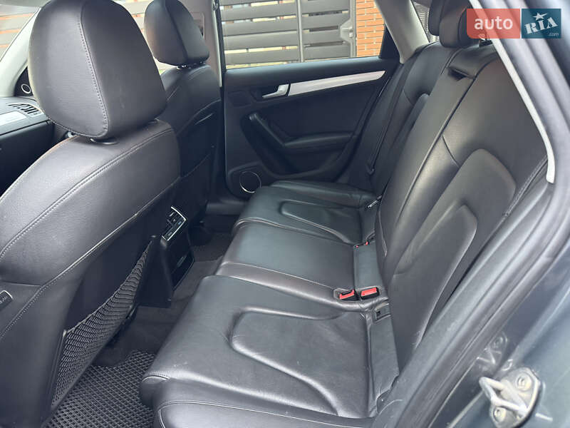 Седан Audi A4 2011 в Мукачевому