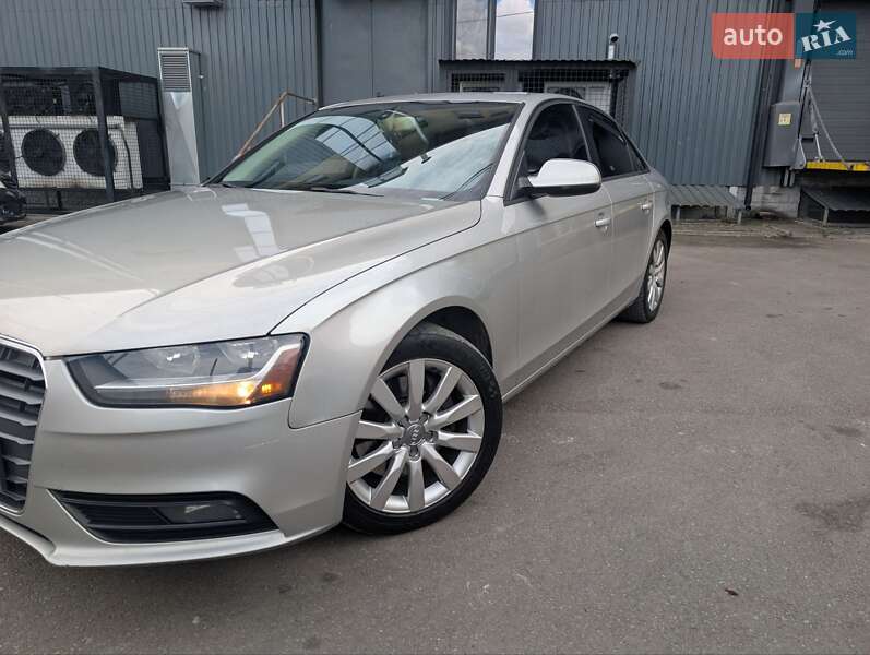 Седан Audi A4 2013 в Ивано-Франковске