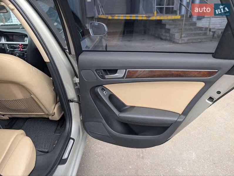 Седан Audi A4 2013 в Ивано-Франковске