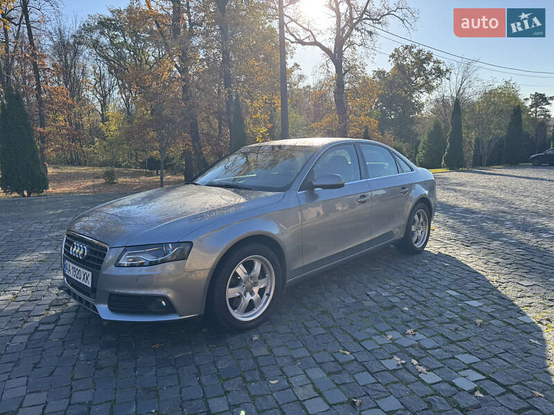 Седан Audi A4 2010 в Києві