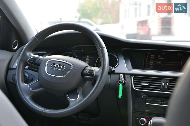 Седан Audi A4 2013 в Луцке