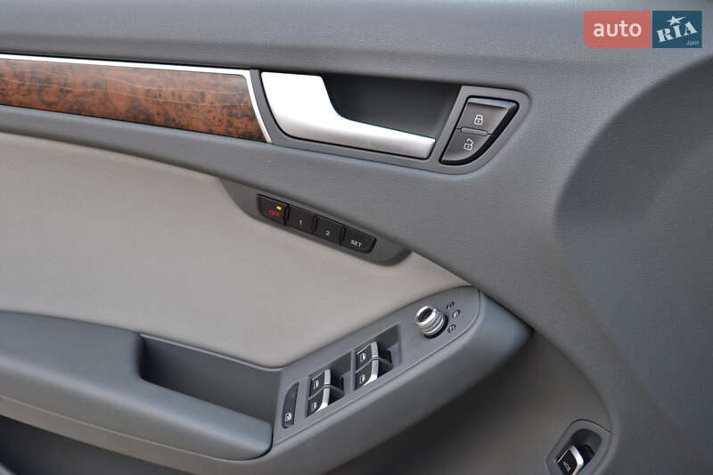 Седан Audi A4 2013 в Луцке