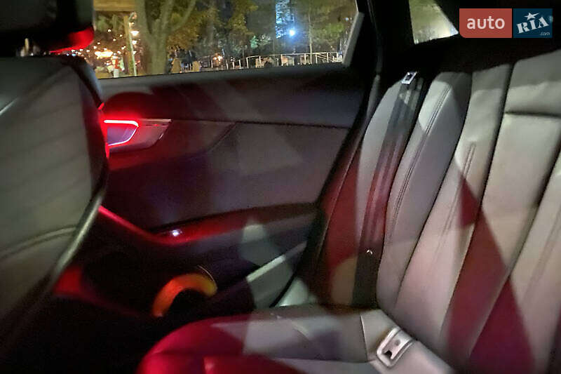 Седан Audi A4 2018 в Києві