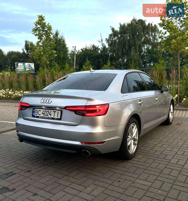 Седан Audi A4 2016 в Львові
