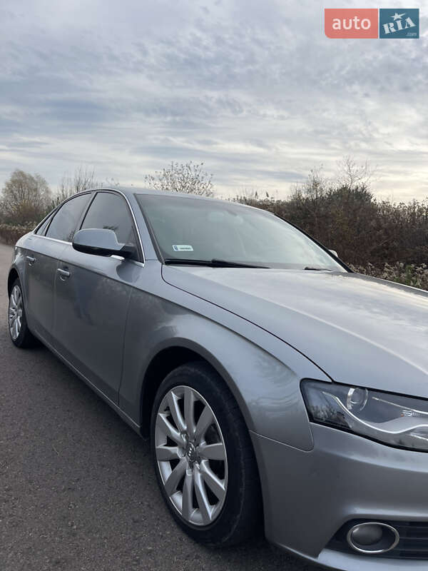 Седан Audi A4 2011 в Львові