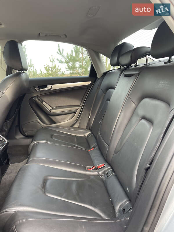 Седан Audi A4 2011 в Львові