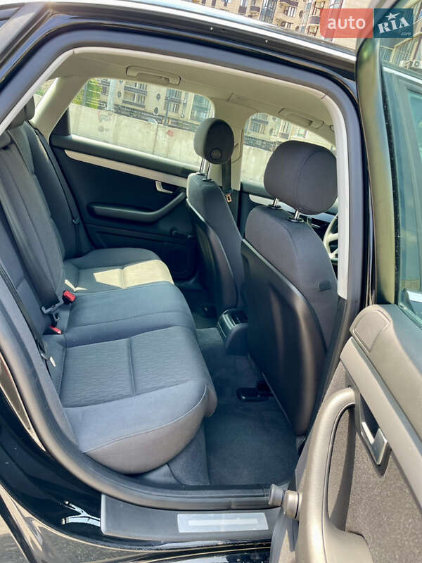 Седан Audi A4 2006 в Староконстантинове