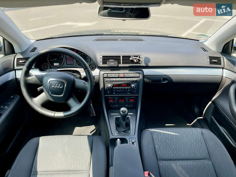 Седан Audi A4 2006 в Староконстантинове