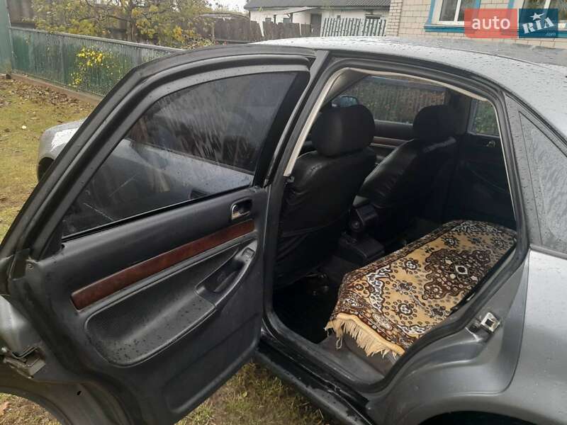 Седан Audi A4 1995 в Бурині