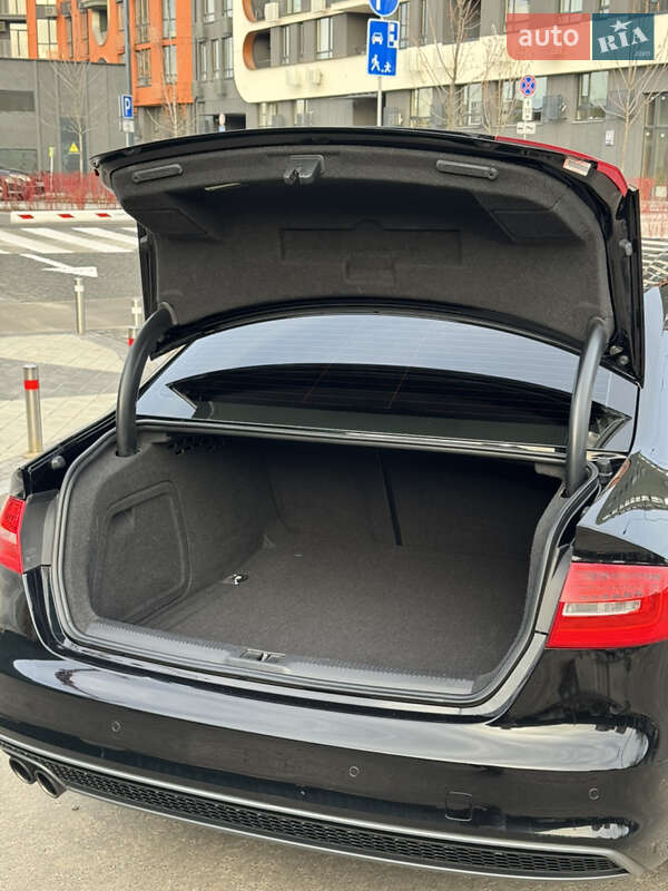 Седан Audi A4 2015 в Киеве