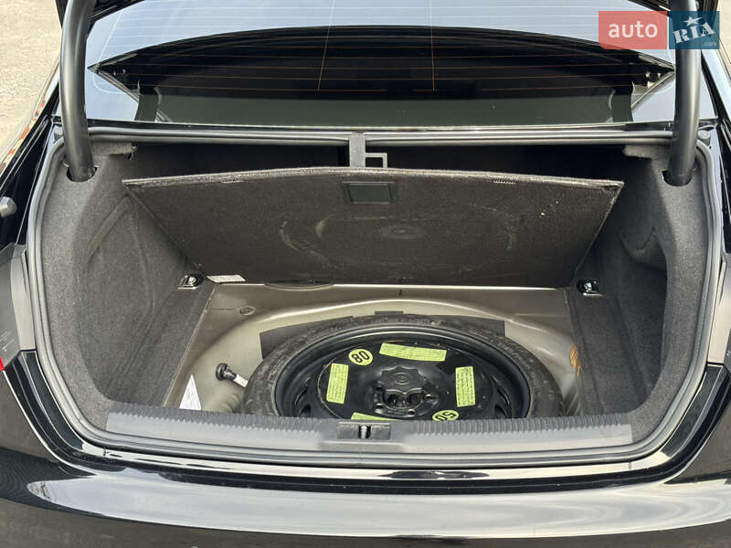 Седан Audi A4 2015 в Киеве