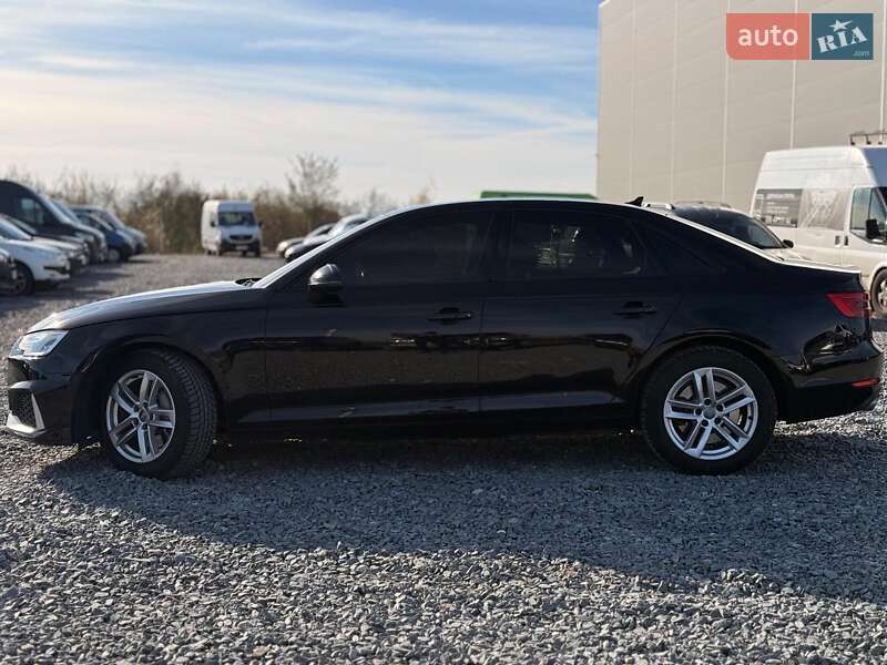 Седан Audi A4 2016 в Львові