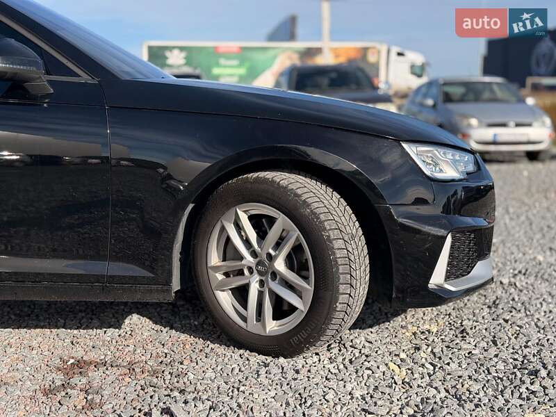Седан Audi A4 2016 в Львові
