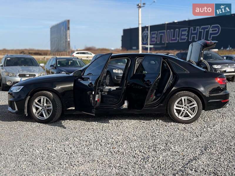 Седан Audi A4 2016 в Львові