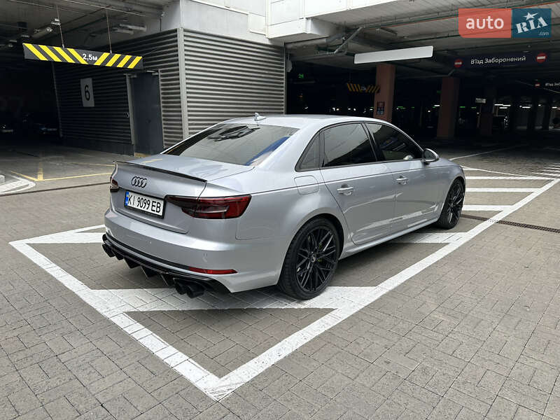 Седан Audi A4 2016 в Києві