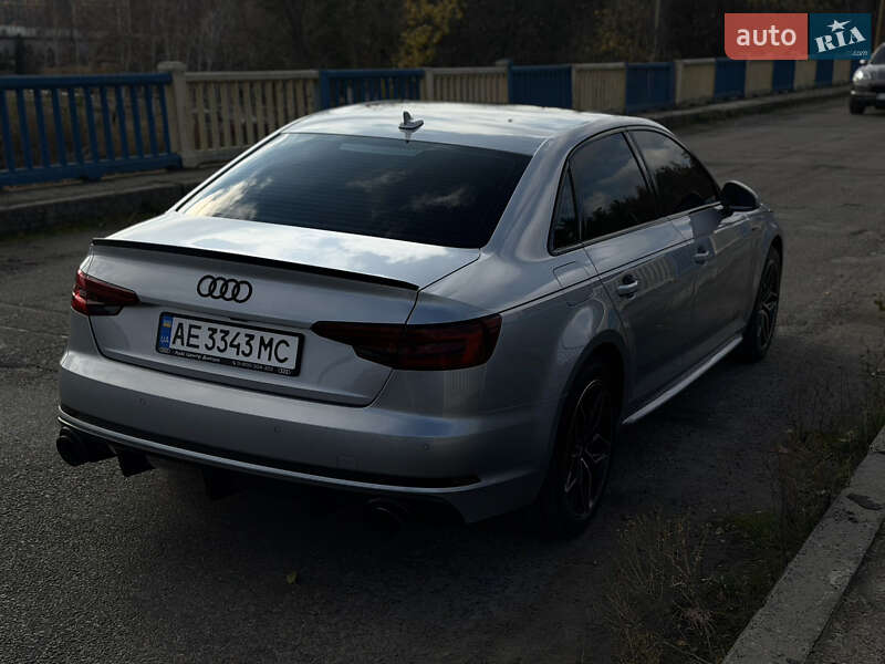 Седан Audi A4 2018 в Новомосковске