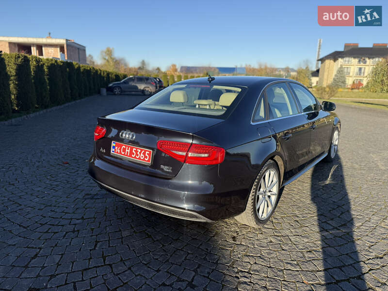 Седан Audi A4 2015 в Жовкве