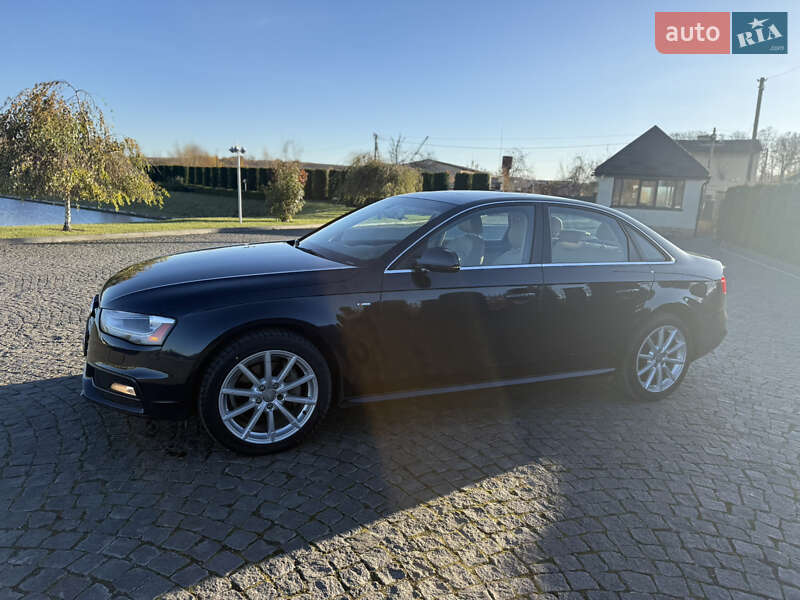 Седан Audi A4 2015 в Жовкве