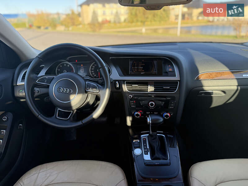 Седан Audi A4 2015 в Жовкве